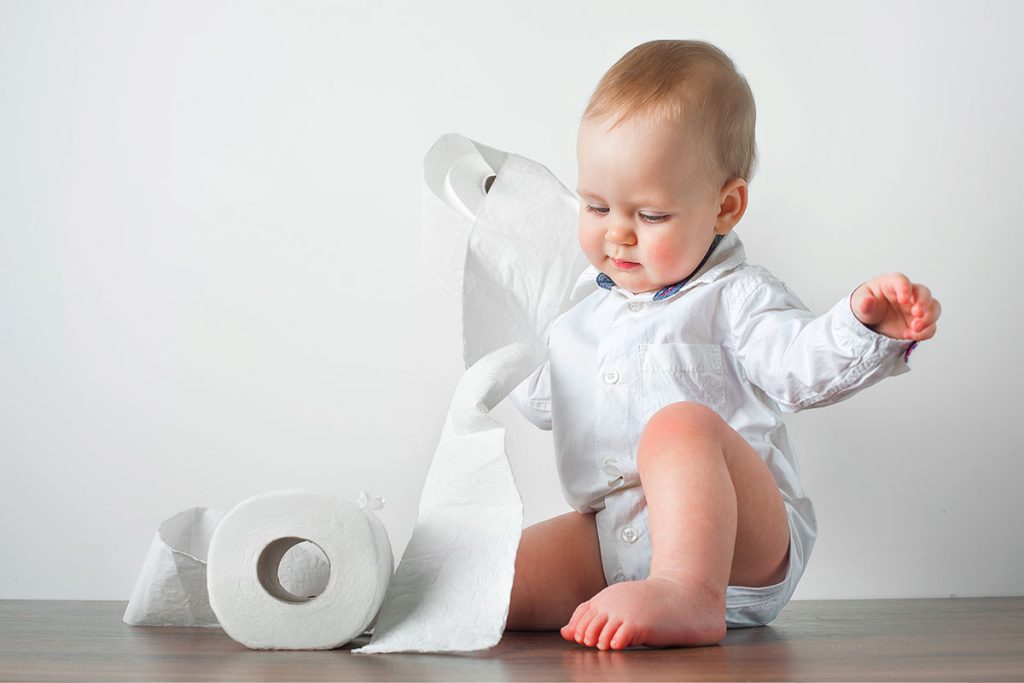 baby-with-toilet-paper